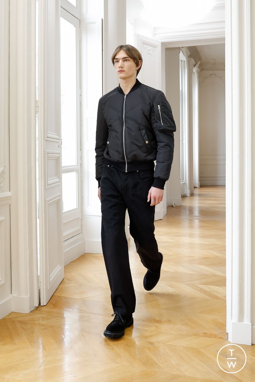 Fashion Week Paris Fall/Winter 2023 look 5 from the Winnie collection menswear