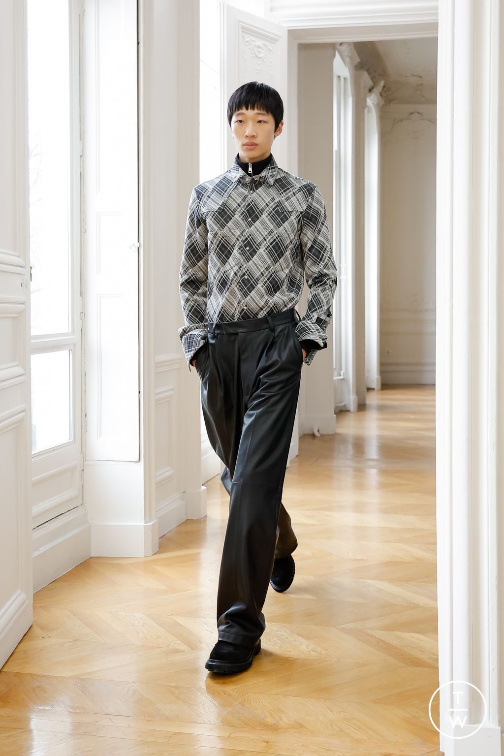 Fashion Week Paris Fall/Winter 2023 look 6 from the Winnie collection menswear