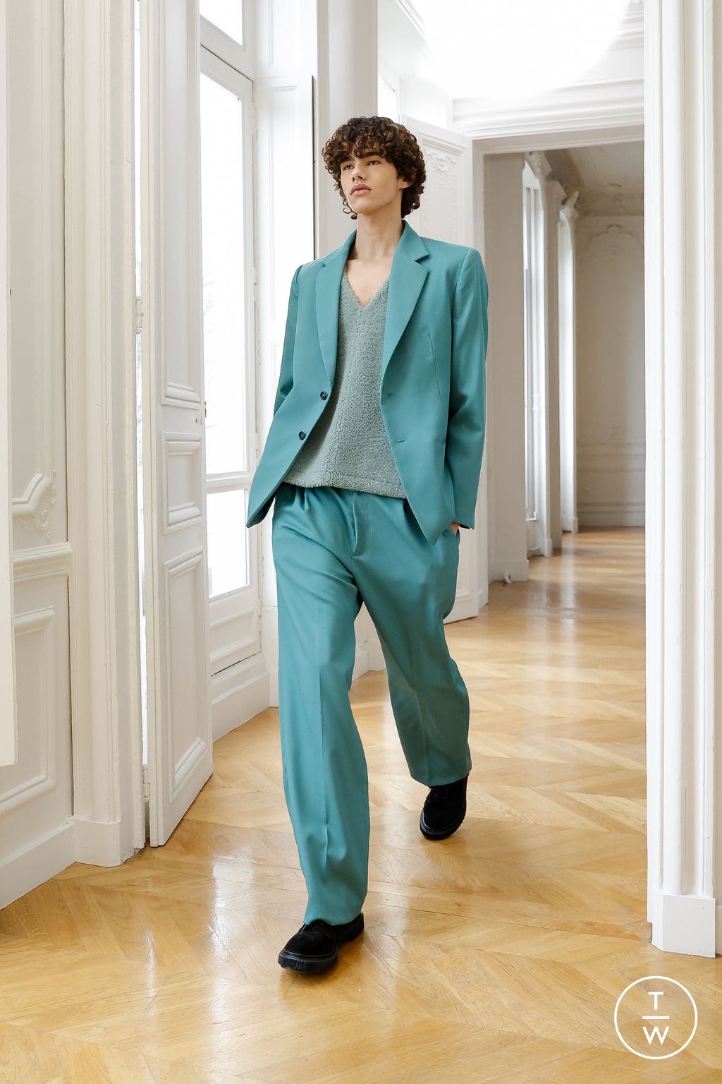 Fashion Week Paris Fall/Winter 2023 look 9 from the Winnie collection 男装