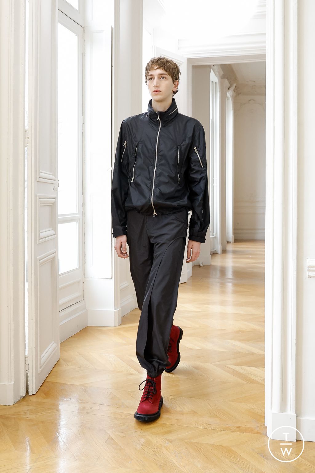 Fashion Week Paris Fall/Winter 2023 look 13 de la collection Winnie menswear