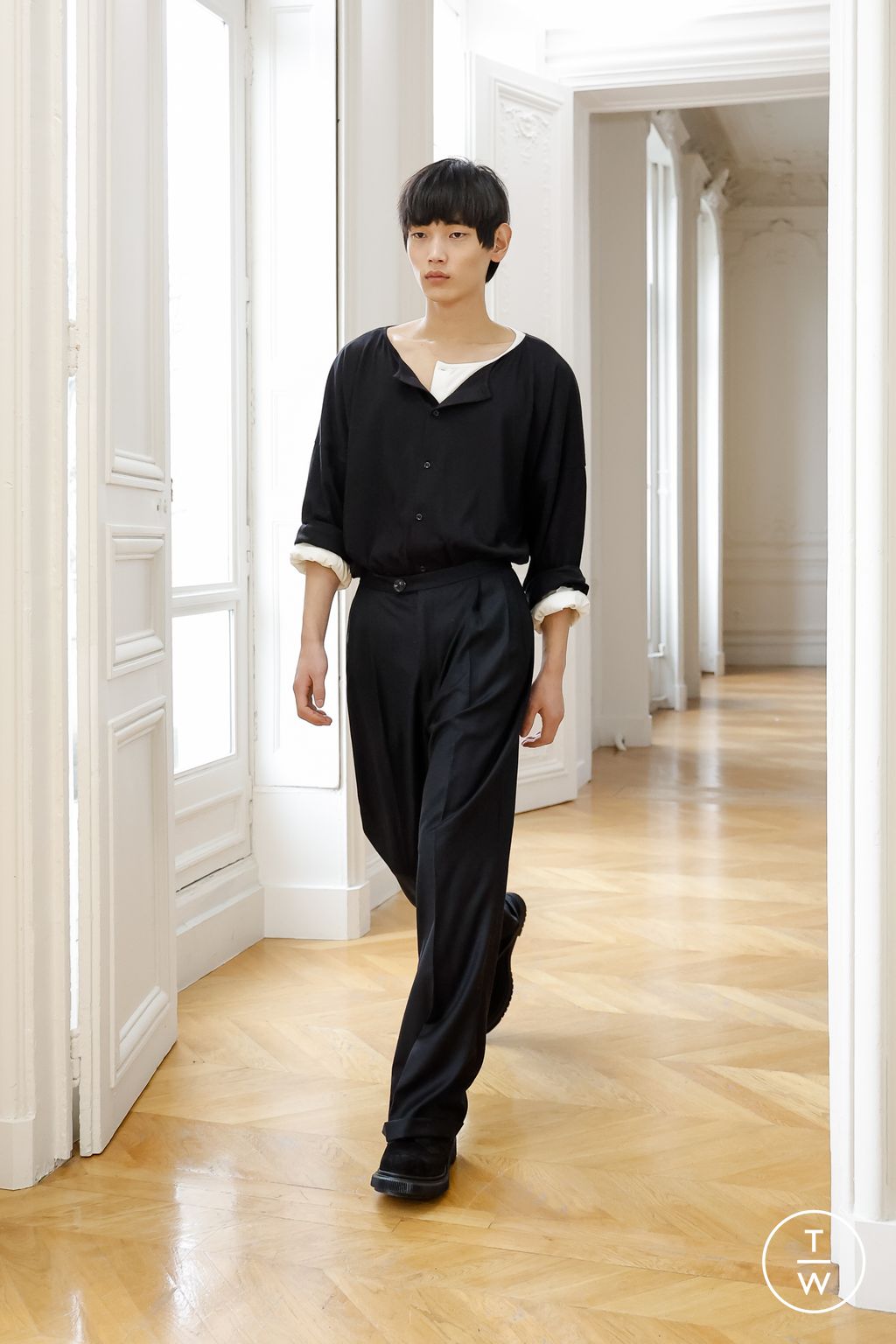 Fashion Week Paris Fall/Winter 2023 look 20 de la collection Winnie menswear