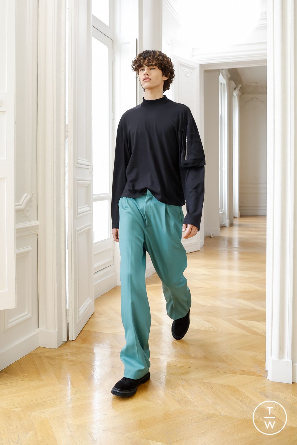 Fashion Week Paris Fall/Winter 2023 look 21 from the Winnie collection menswear