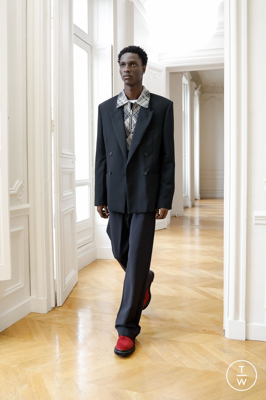 Fashion Week Paris Fall/Winter 2023 look 22 from the Winnie collection menswear
