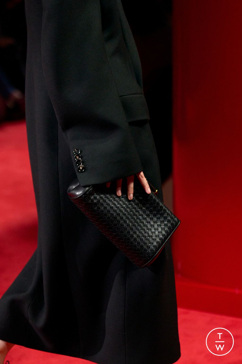 Fashion Week Milan Fall/Winter 2026 look 1 de la collection Bottega Veneta womenswear accessories