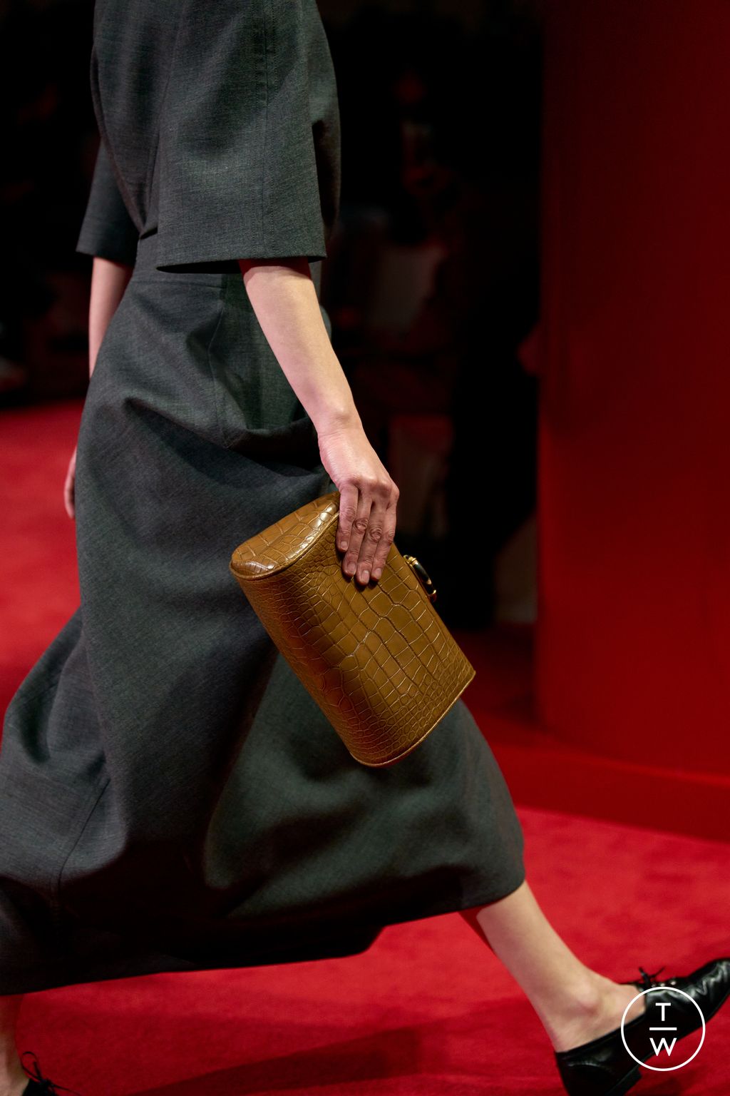 Fashion Week Milan Fall/Winter 2026 look 9 de la collection Bottega Veneta womenswear accessories