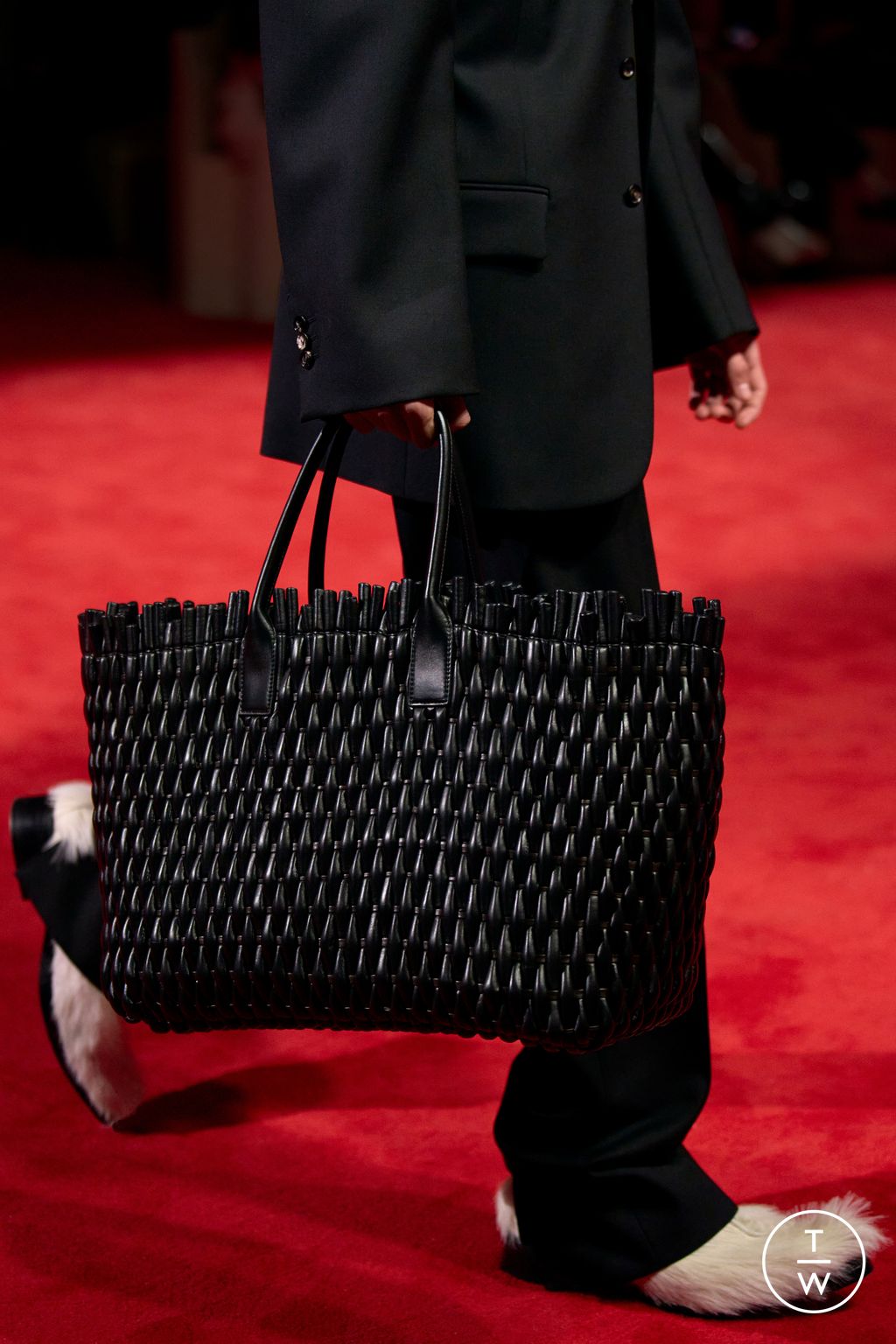 Fashion Week Milan Fall/Winter 2026 look 16 from the Bottega Veneta collection womenswear accessories