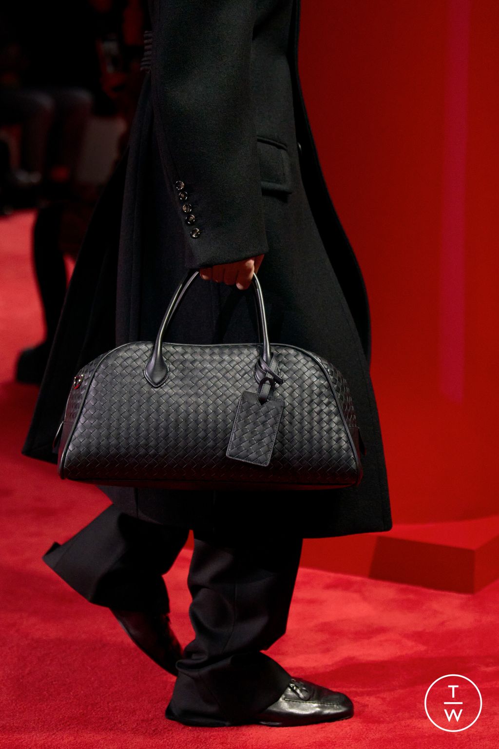 Fashion Week Milan Fall/Winter 2026 look 18 from the Bottega Veneta collection womenswear accessories