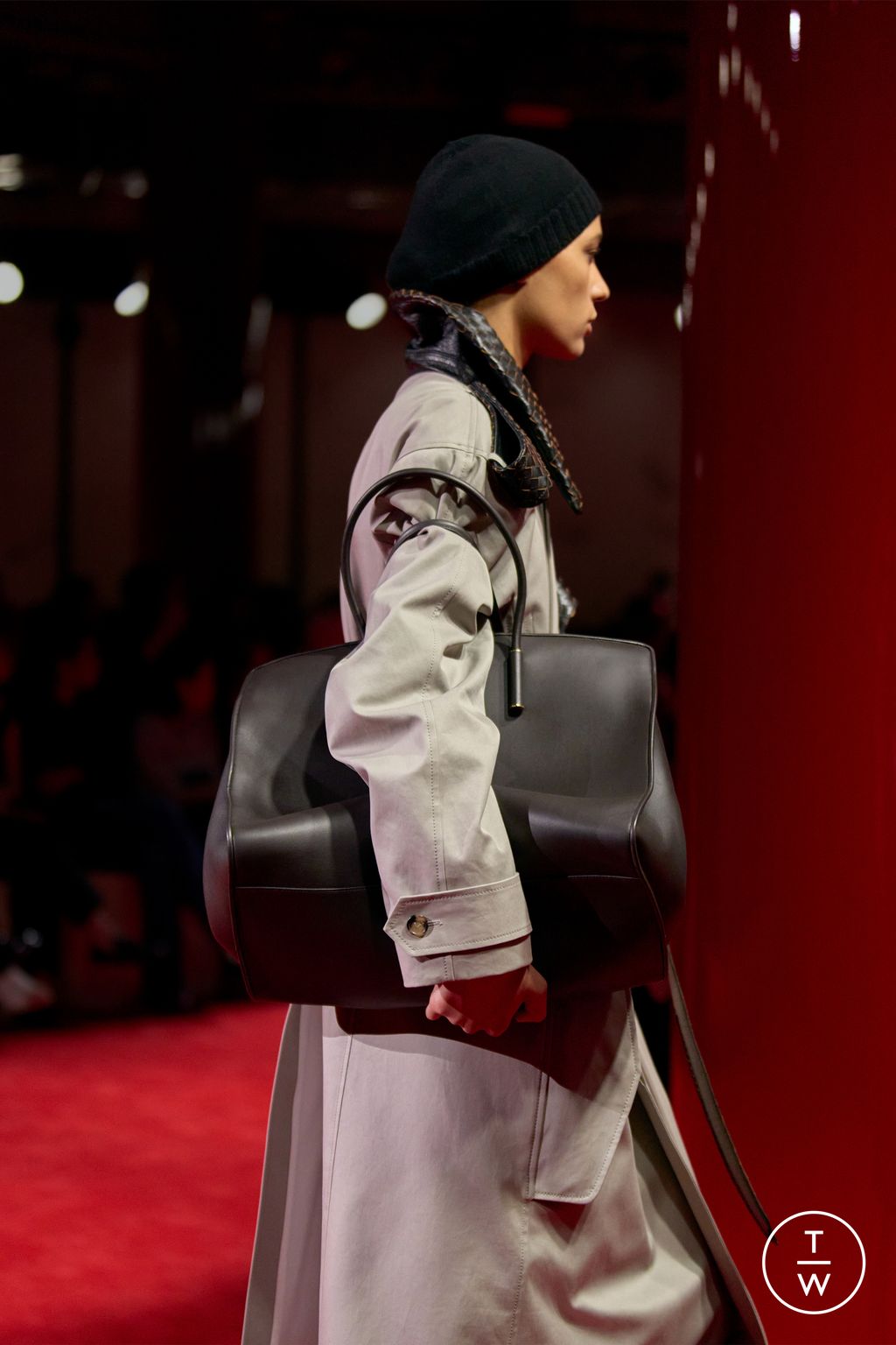 Fashion Week Milan Fall/Winter 2026 look 21 from the Bottega Veneta collection womenswear accessories