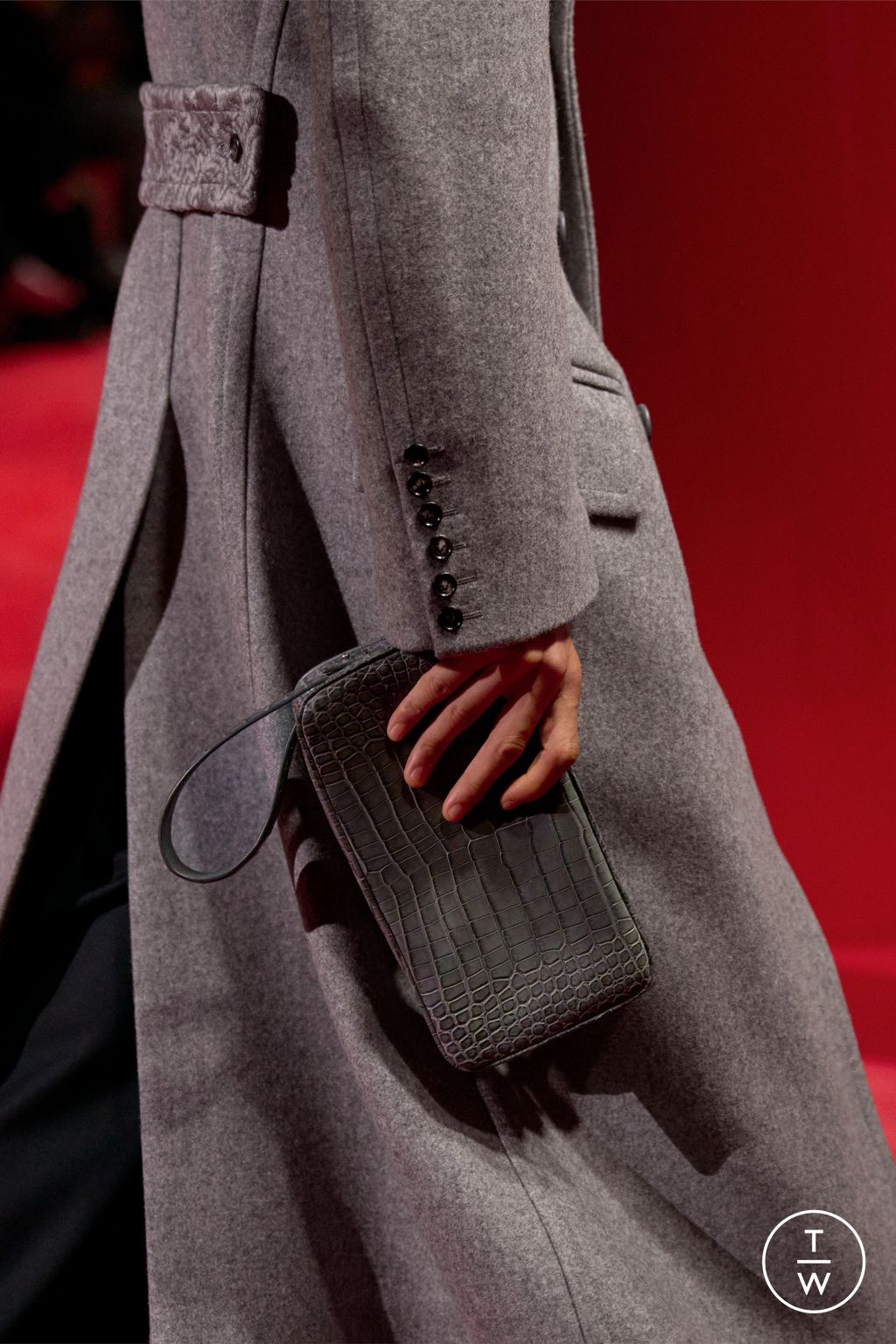 Fashion Week Milan Fall/Winter 2026 look 25 from the Bottega Veneta collection womenswear accessories