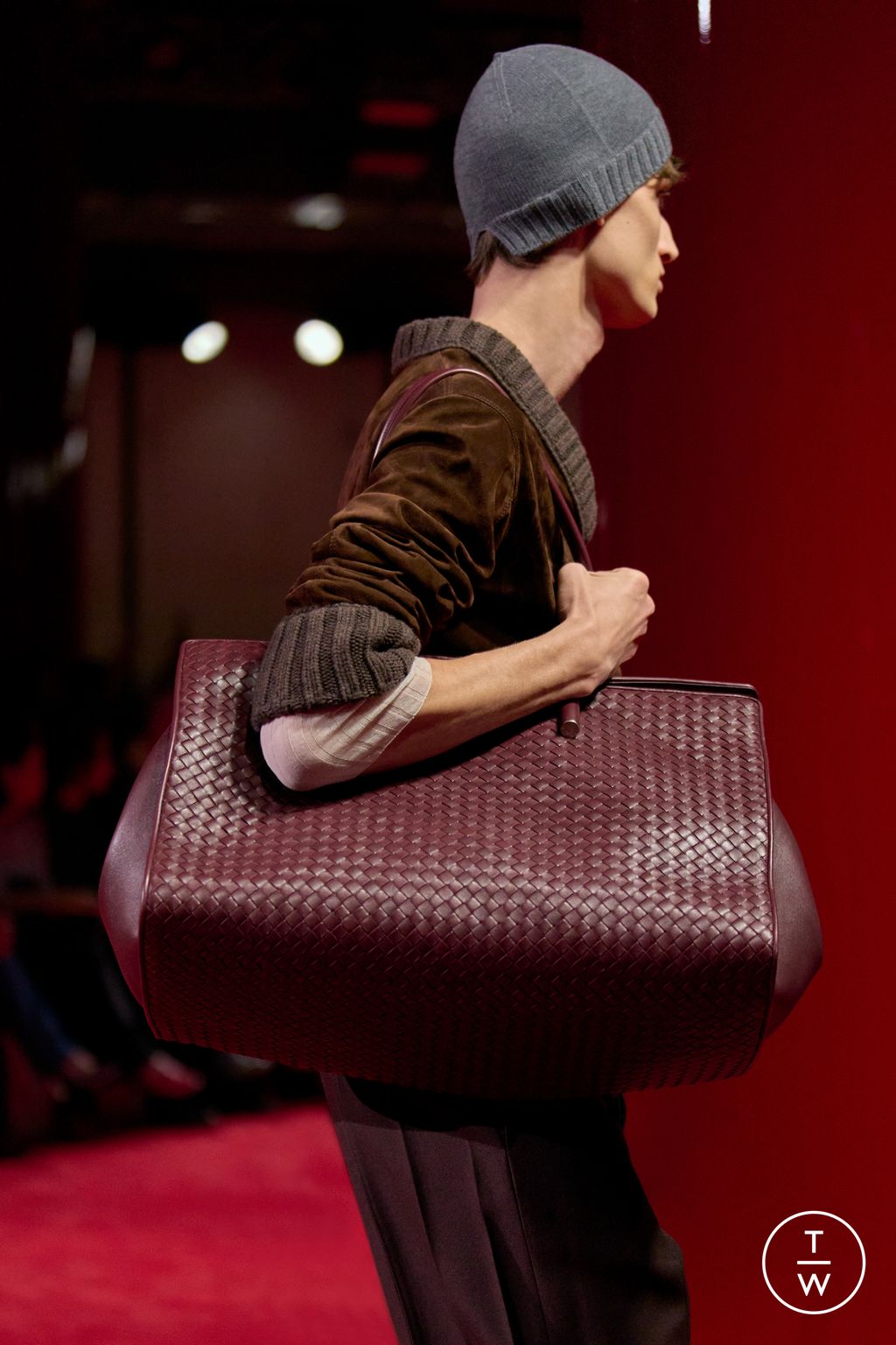 Fashion Week Milan Fall/Winter 2026 look 29 from the Bottega Veneta collection womenswear accessories