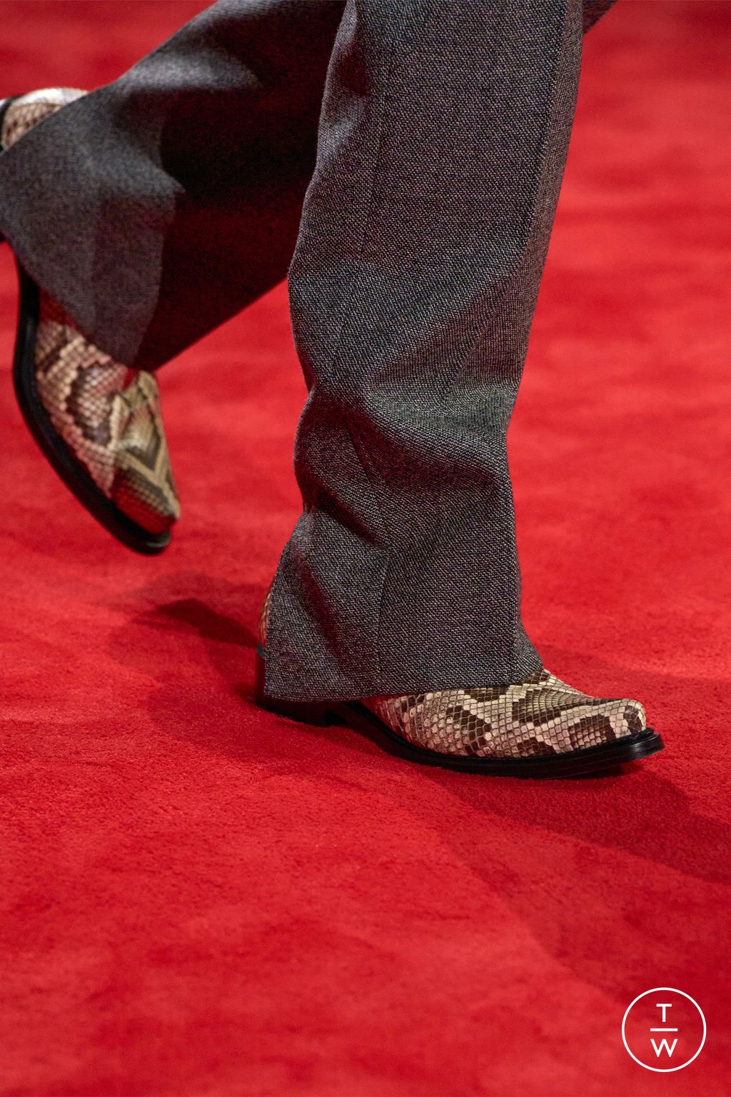 Fashion Week Milan Fall/Winter 2026 look 45 from the Bottega Veneta collection womenswear accessories