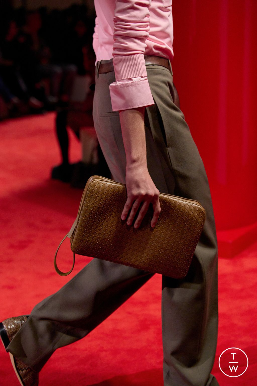 Fashion Week Milan Fall/Winter 2026 look 46 from the Bottega Veneta collection 女装配饰