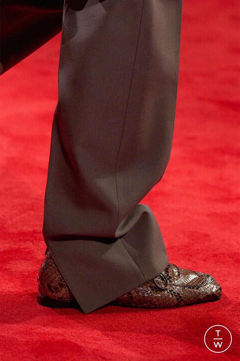 Fashion Week Milan Fall/Winter 2026 look 47 from the Bottega Veneta collection womenswear accessories