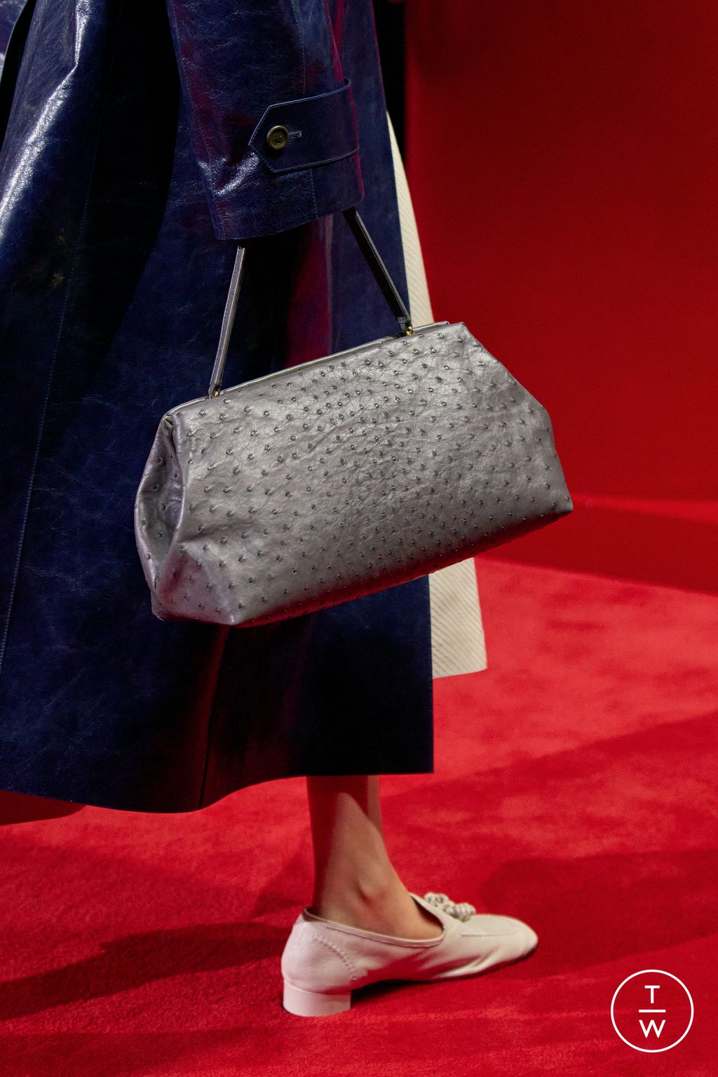 Fashion Week Milan Fall/Winter 2026 look 52 from the Bottega Veneta collection 女装配饰