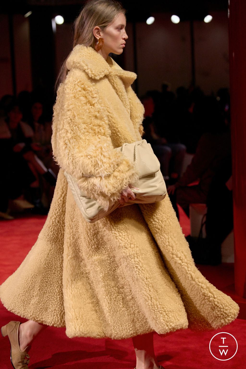 Fashion Week Milan Fall/Winter 2026 look 75 from the Bottega Veneta collection 女装配饰