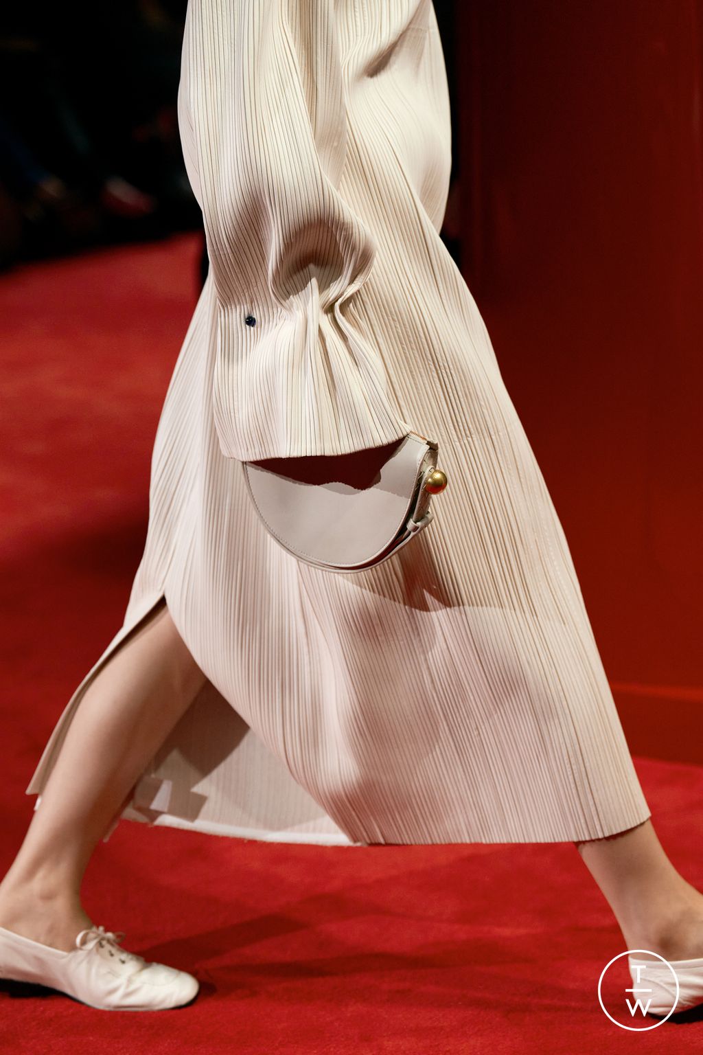 Fashion Week Milan Fall/Winter 2026 look 91 from the Bottega Veneta collection womenswear accessories