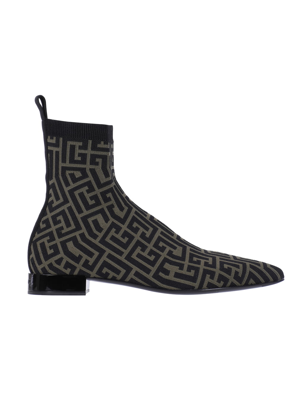 Fashion Week Paris Fall/Winter 2021 look 82 from the Balmain collection 女装配饰