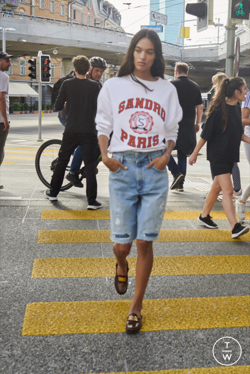 Fashion Week Paris Spring/Summer 2022 look 10 from the Sandro collection womenswear