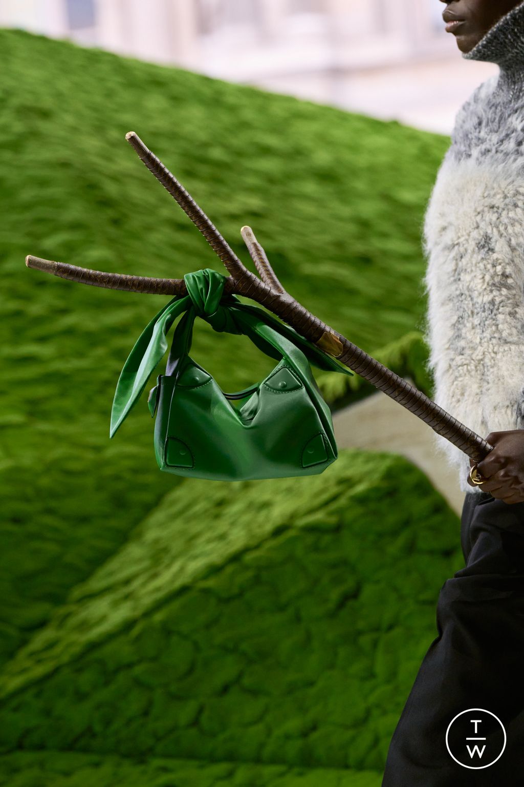 Fashion Week Paris Fall/Winter 2026 look 14 from the Louis Vuitton collection 女装配饰