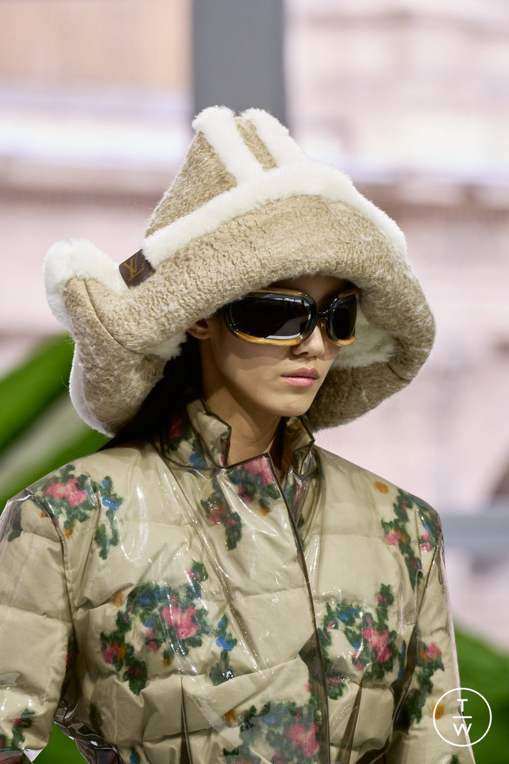 Fashion Week Paris Fall/Winter 2026 look 16 from the Louis Vuitton collection 女装配饰