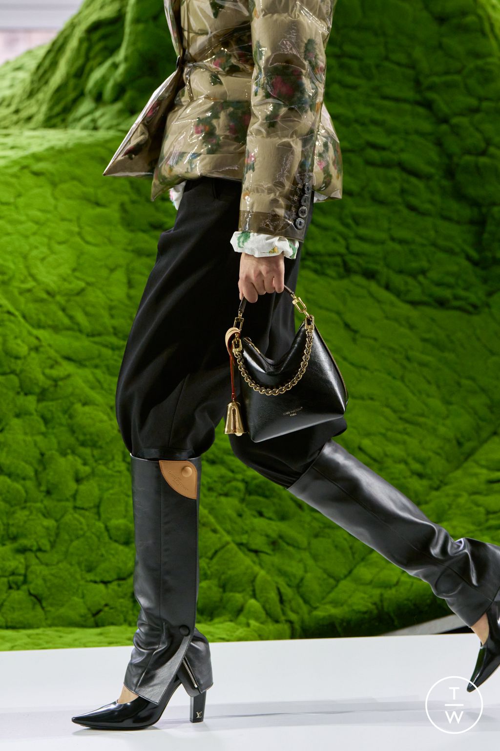 Fashion Week Paris Fall/Winter 2026 look 17 from the Louis Vuitton collection 女装配饰