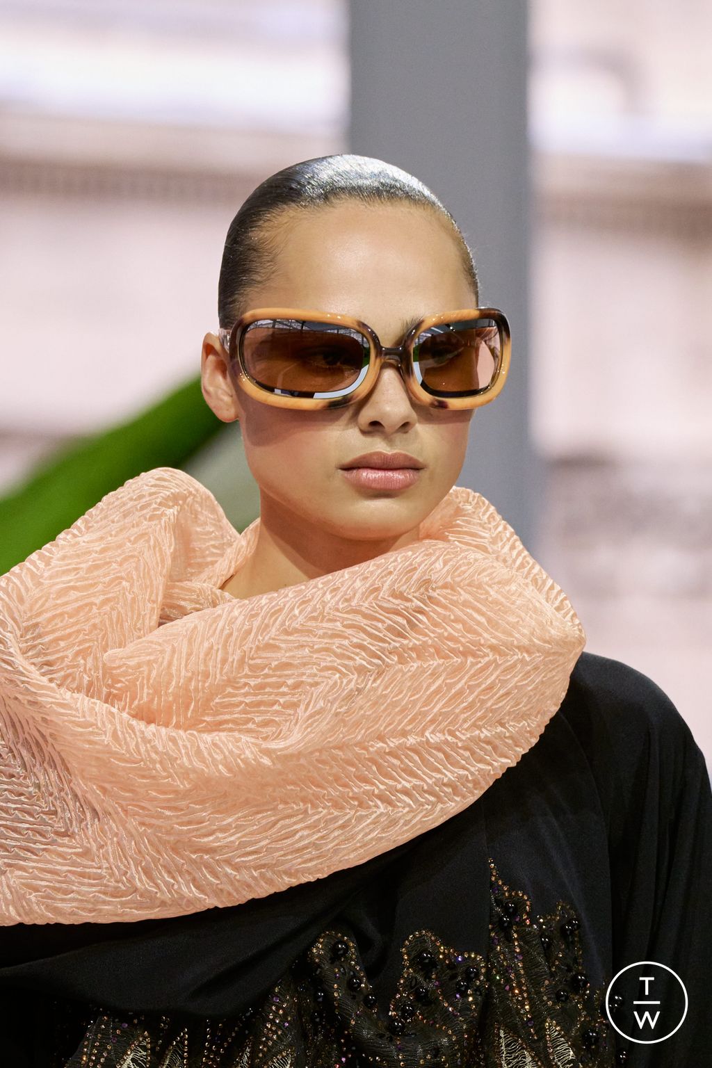 Fashion Week Paris Fall/Winter 2026 look 21 from the Louis Vuitton collection 女装配饰