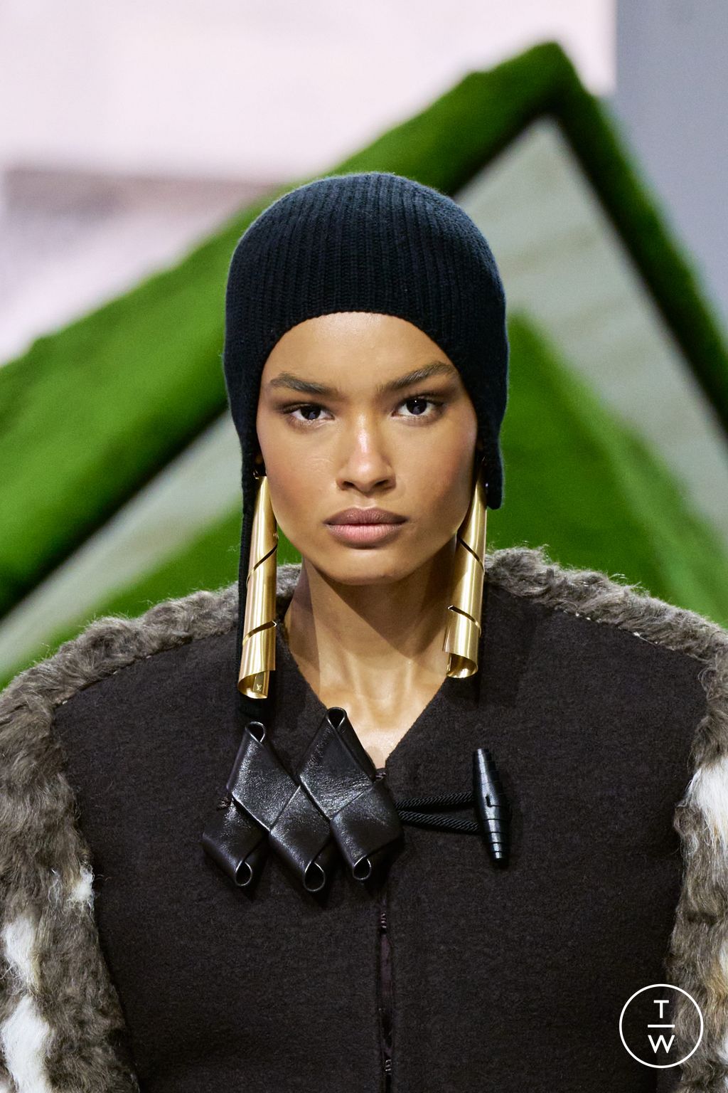 Fashion Week Paris Fall/Winter 2026 look 37 from the Louis Vuitton collection womenswear accessories