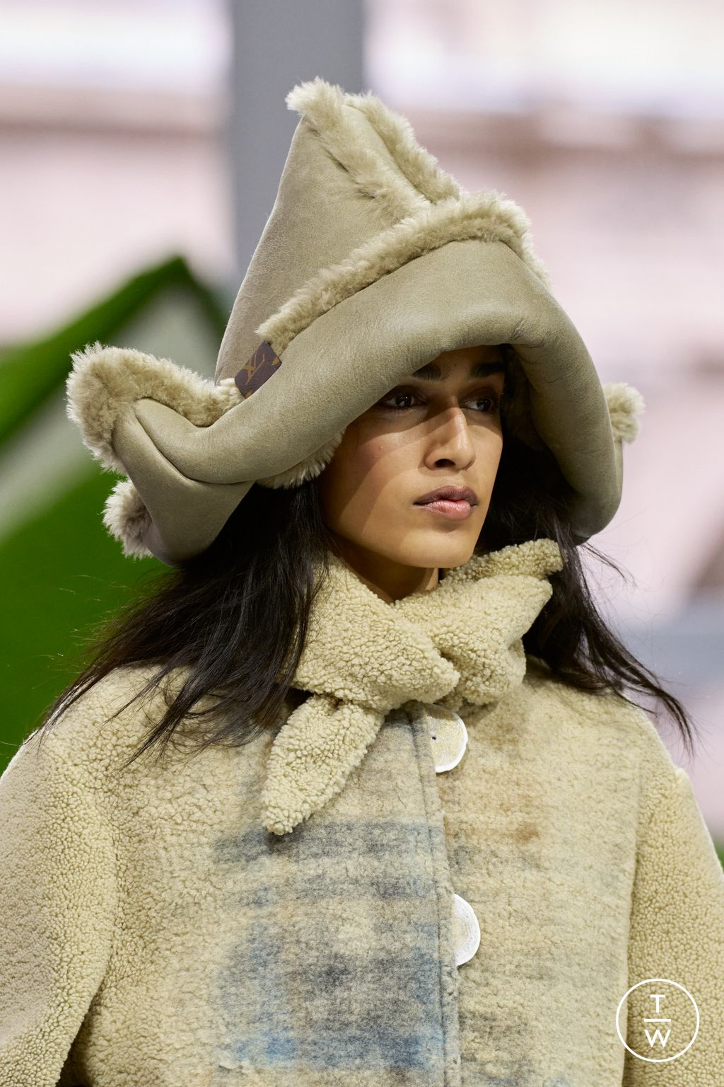 Fashion Week Paris Fall/Winter 2026 look 45 from the Louis Vuitton collection 女装配饰