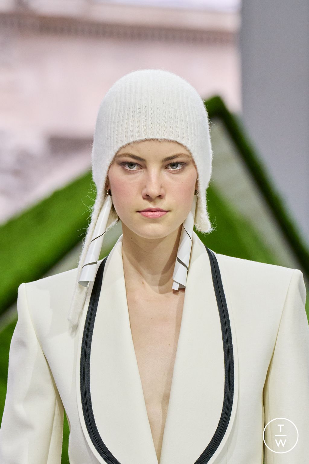 Fashion Week Paris Fall/Winter 2026 look 60 from the Louis Vuitton collection 女装配饰