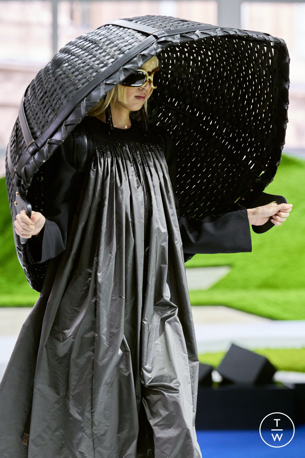 Fashion Week Paris Fall/Winter 2026 look 62 from the Louis Vuitton collection womenswear accessories