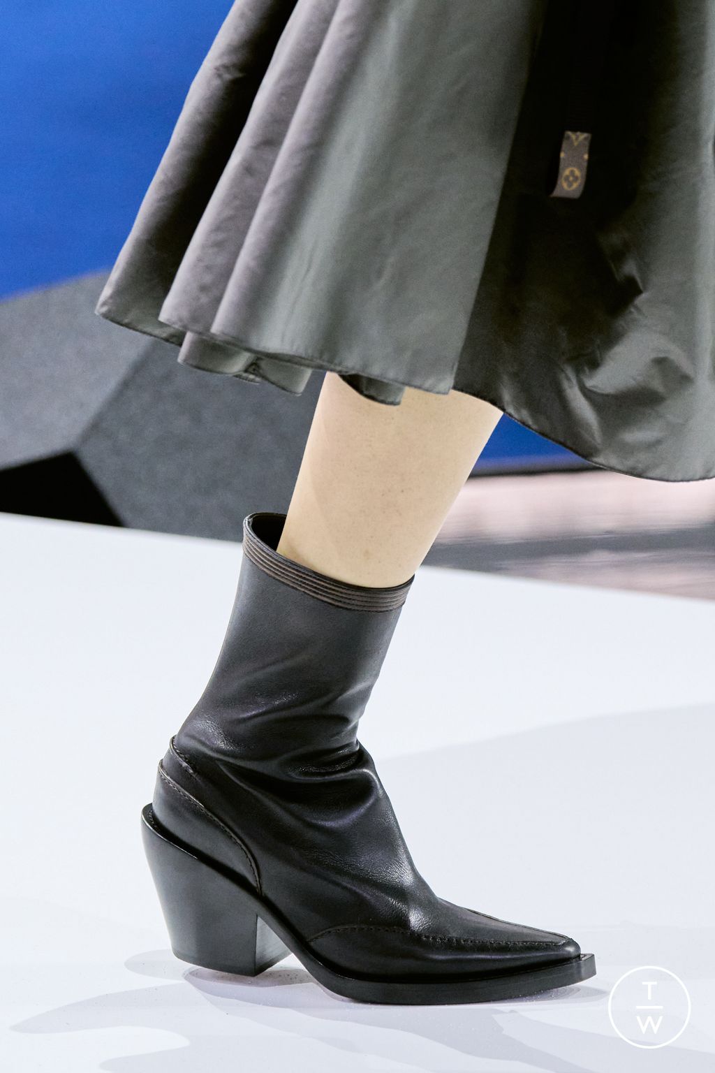 Fashion Week Paris Fall/Winter 2026 look 63 from the Louis Vuitton collection 女装配饰