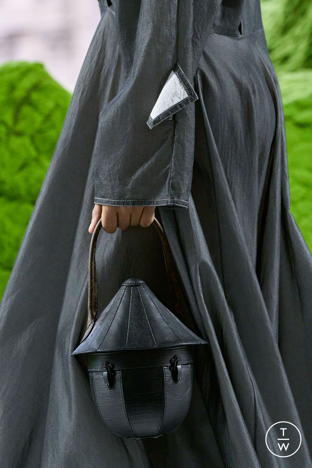 Fashion Week Paris Fall/Winter 2026 look 64 from the Louis Vuitton collection 女装配饰