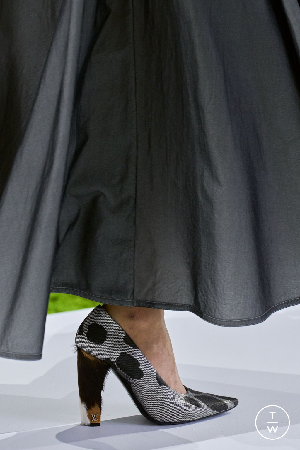 Fashion Week Paris Fall/Winter 2026 look 65 from the Louis Vuitton collection womenswear accessories