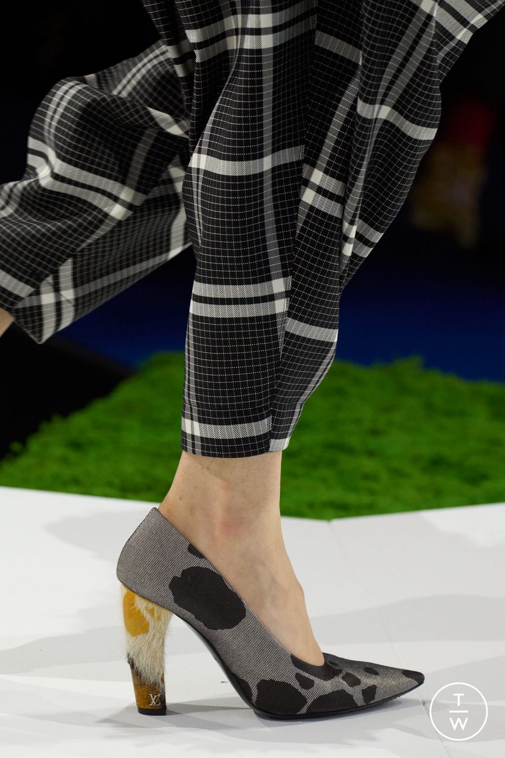 Fashion Week Paris Fall/Winter 2026 look 72 from the Louis Vuitton collection 女装配饰