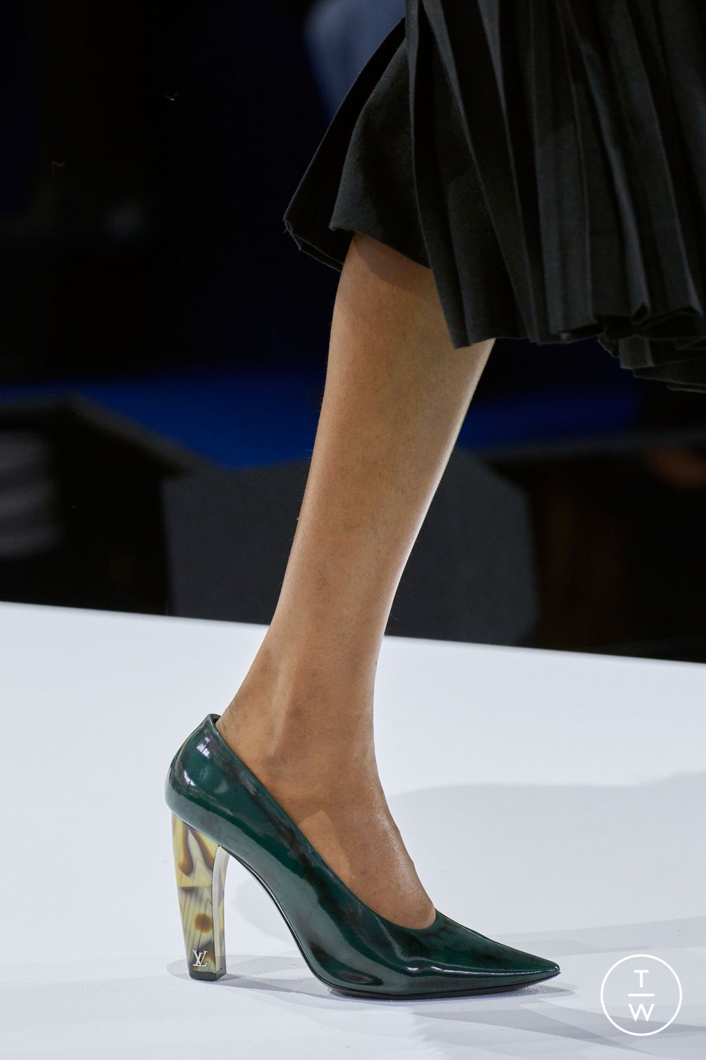 Fashion Week Paris Fall/Winter 2026 look 75 from the Louis Vuitton collection 女装配饰