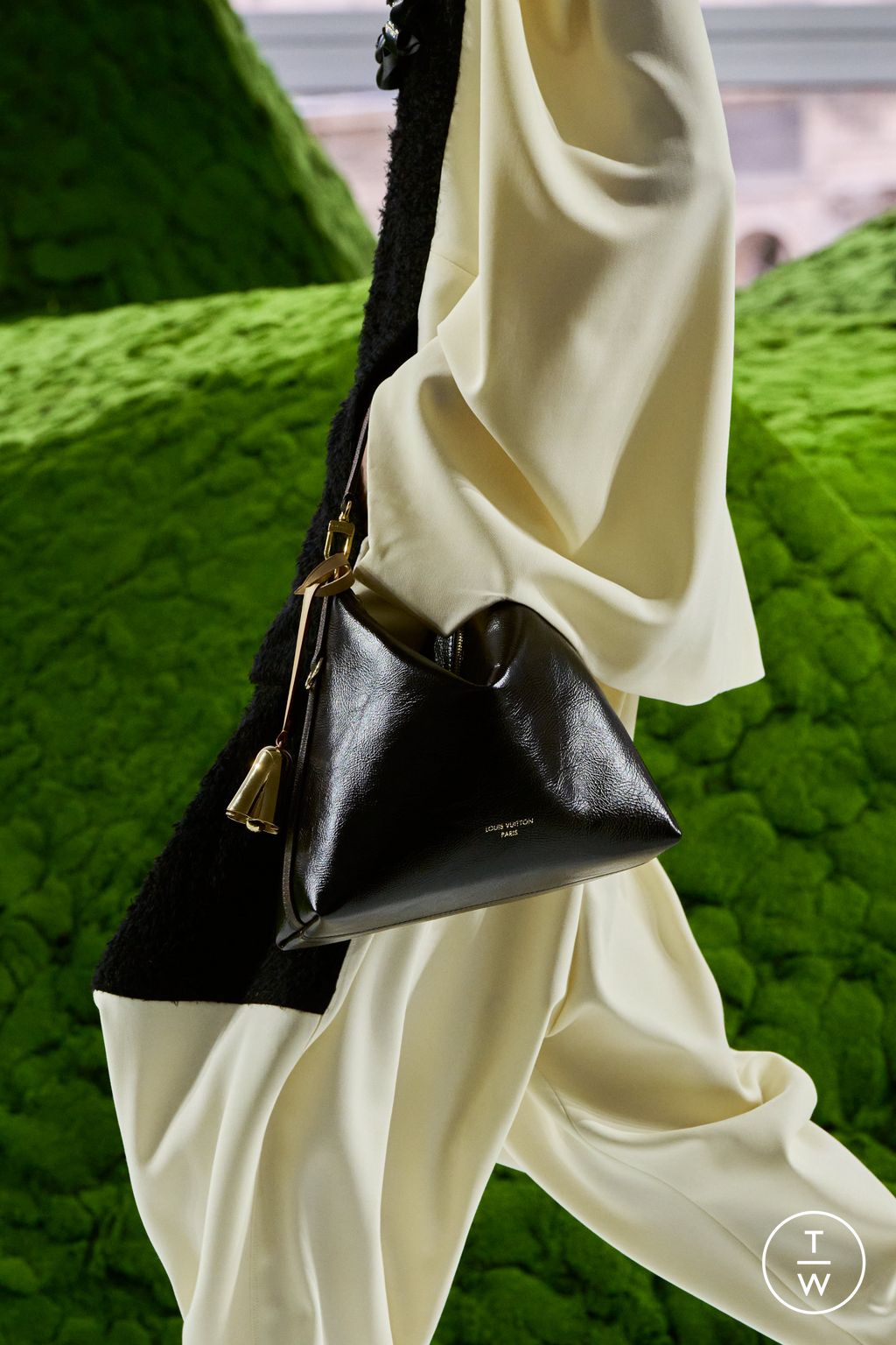 Fashion Week Paris Fall/Winter 2026 look 77 from the Louis Vuitton collection womenswear accessories