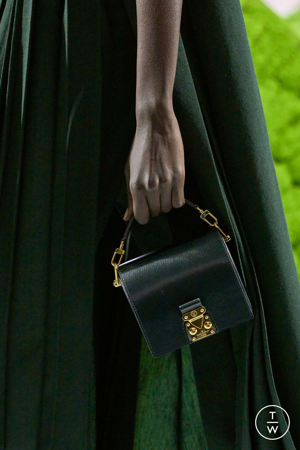 Fashion Week Paris Fall/Winter 2026 look 78 from the Louis Vuitton collection 女装配饰