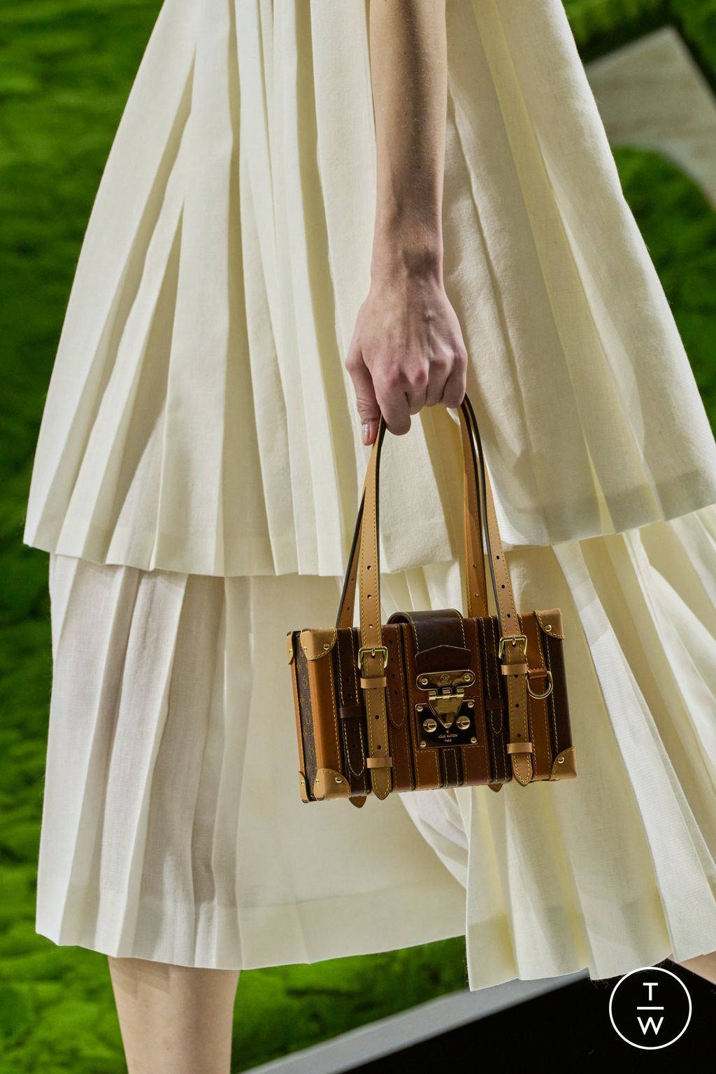 Fashion Week Paris Fall/Winter 2026 look 80 from the Louis Vuitton collection womenswear accessories