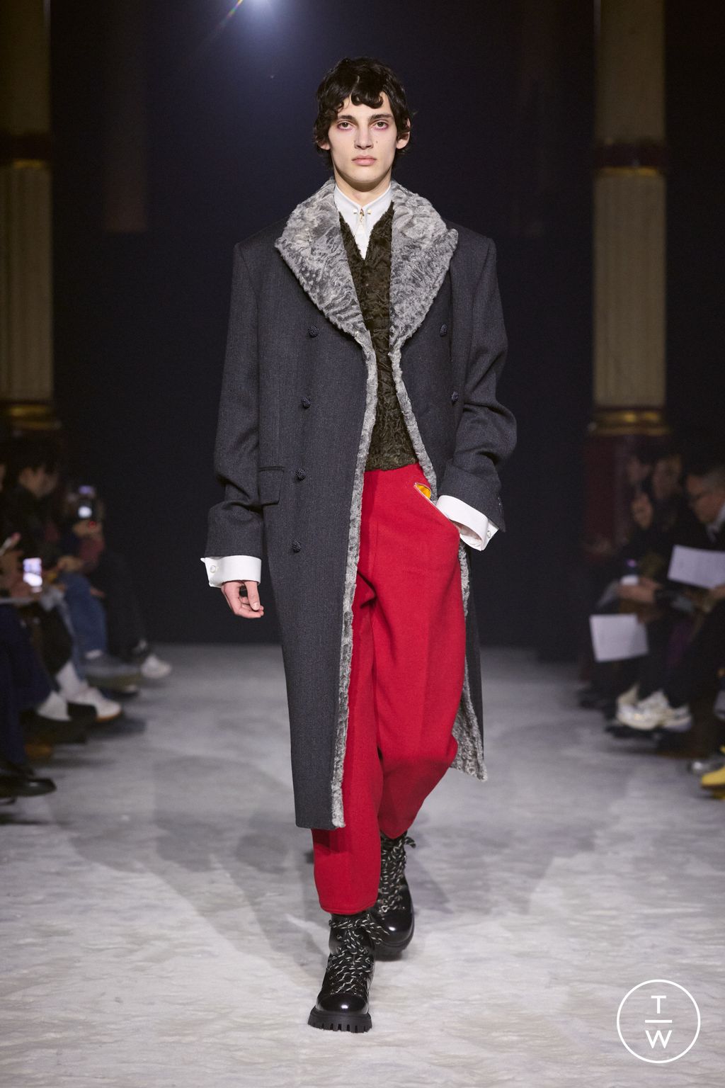Fashion Week Paris Fall/Winter 2026 look 1 from the Wooyoungmi collection 男装
