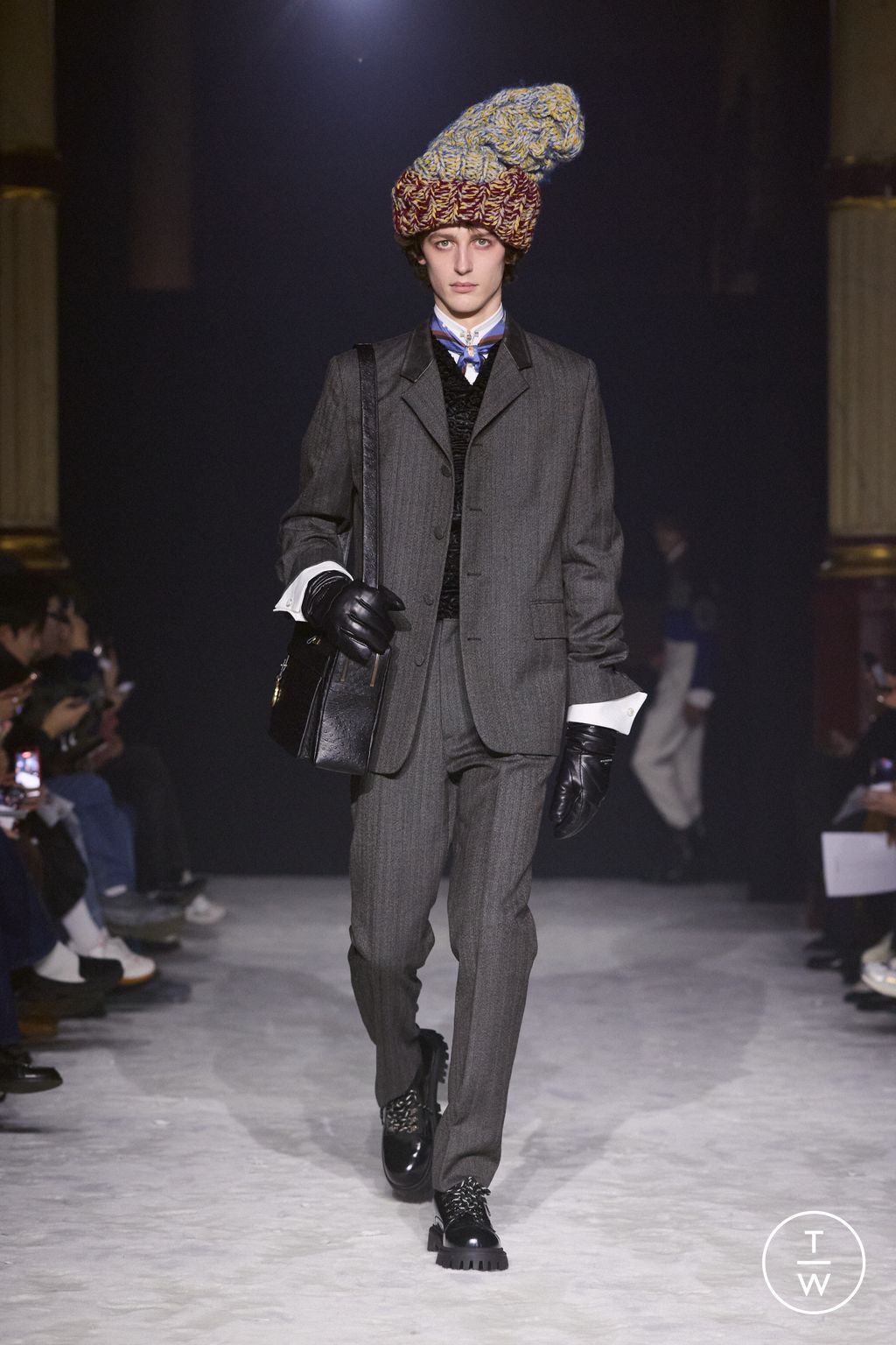 Fashion Week Paris Fall/Winter 2026 look 2 from the Wooyoungmi collection 男装