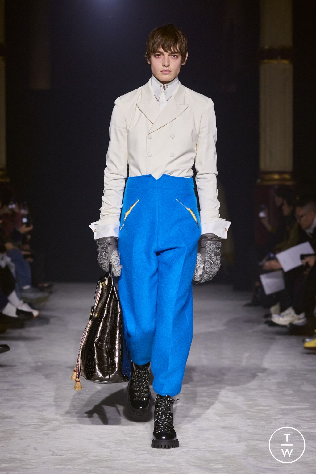 Fashion Week Paris Fall/Winter 2026 look 15 from the Wooyoungmi collection 男装