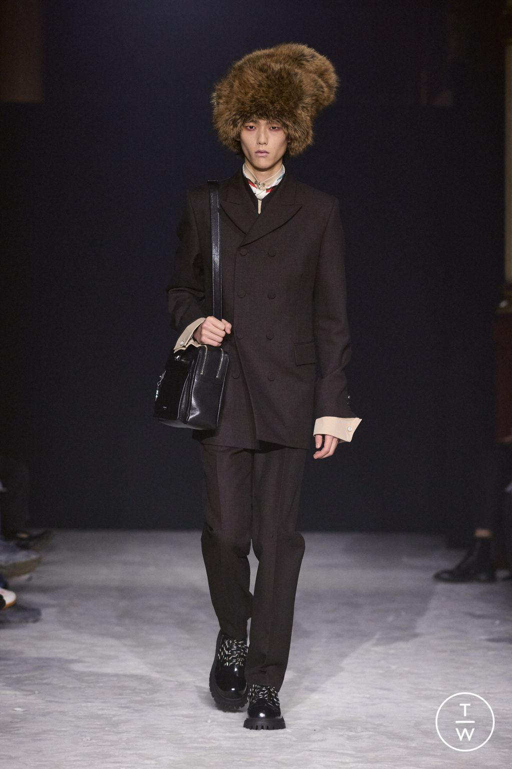 Fashion Week Paris Fall/Winter 2026 look 18 de la collection Wooyoungmi menswear