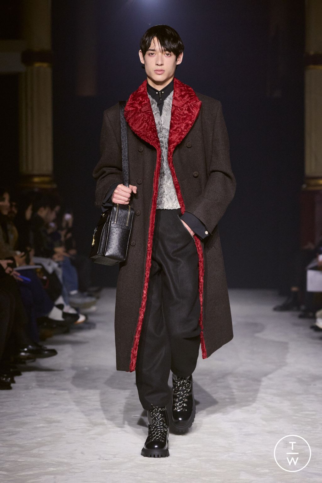Fashion Week Paris Fall/Winter 2026 look 22 from the Wooyoungmi collection 男装