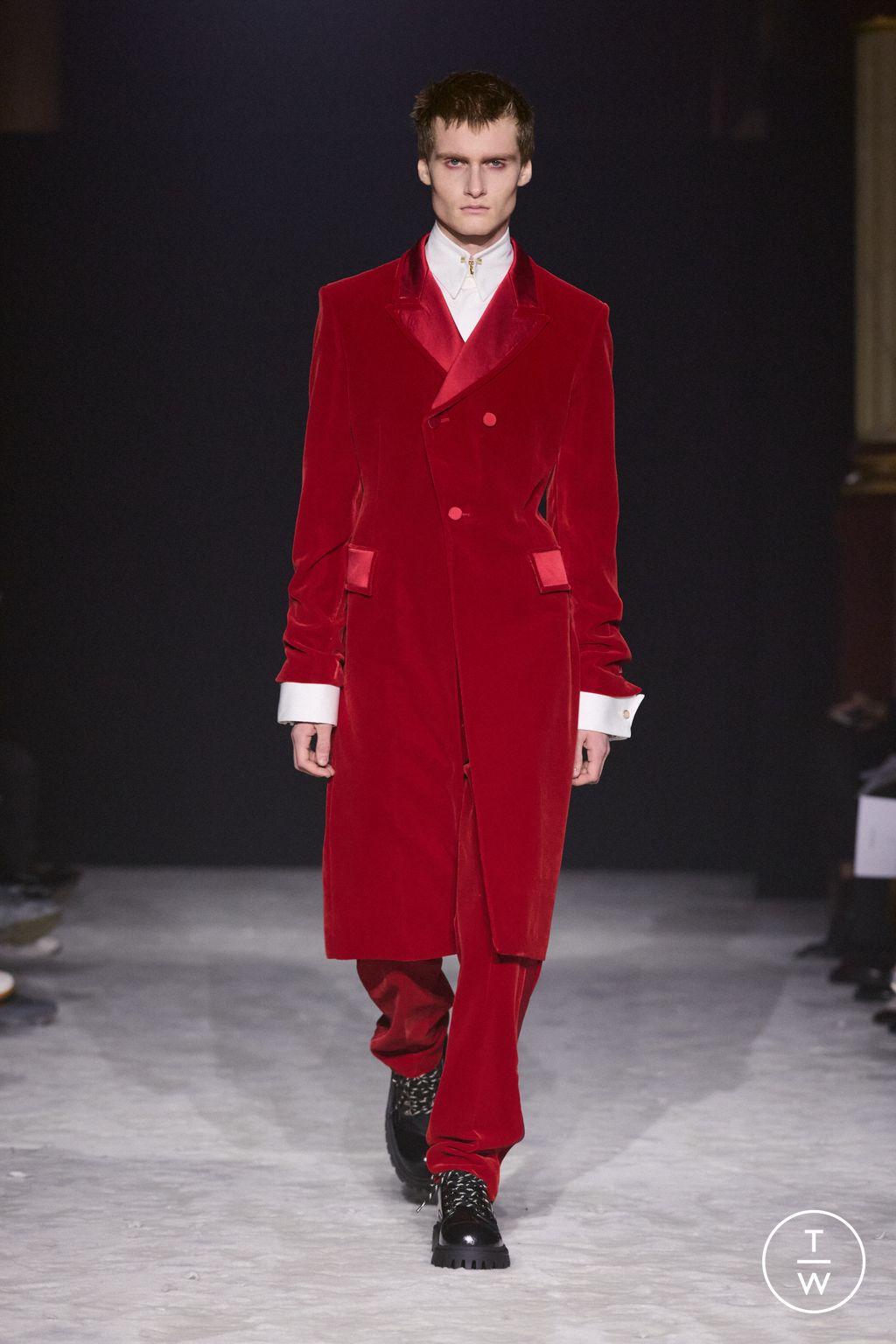 Fashion Week Paris Fall/Winter 2026 look 24 from the Wooyoungmi collection 男装