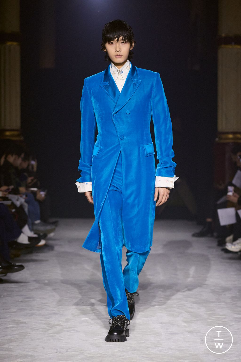 Fashion Week Paris Fall/Winter 2026 look 30 from the Wooyoungmi collection 男装