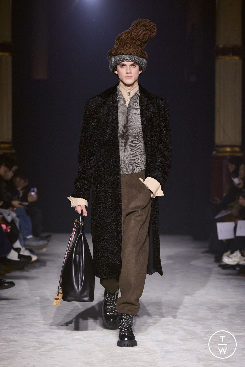 Fashion Week Paris Fall/Winter 2026 look 33 from the Wooyoungmi collection 男装
