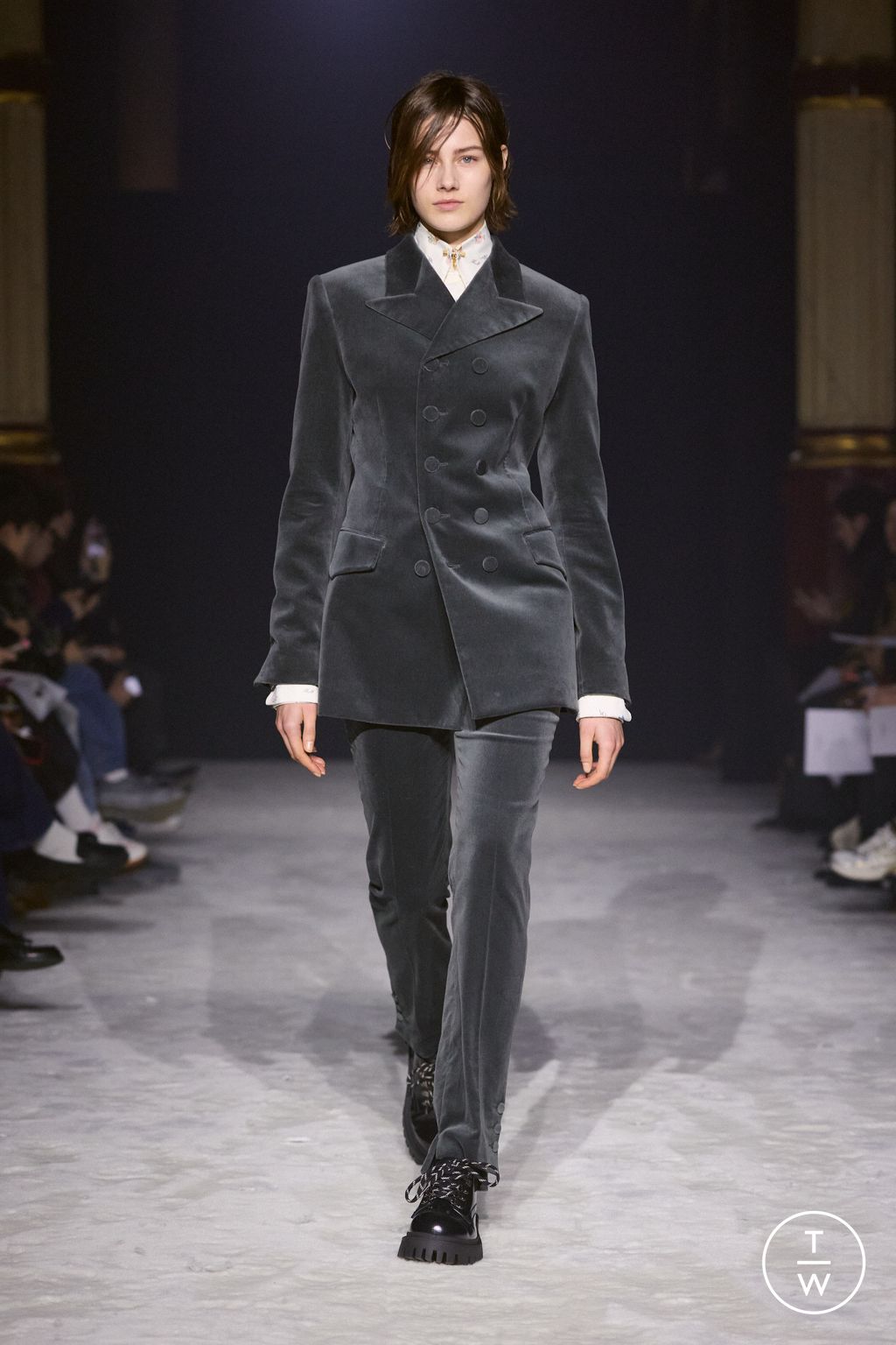 Fashion Week Paris Fall/Winter 2026 look 35 from the Wooyoungmi collection 男装