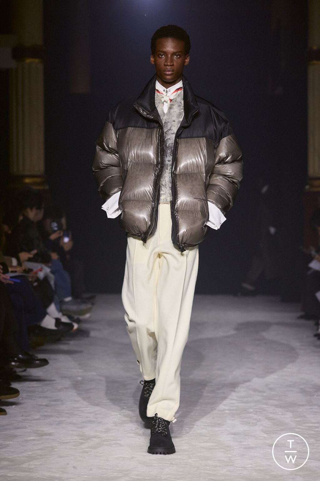 Fashion Week Paris Fall/Winter 2026 look 39 from the Wooyoungmi collection 男装
