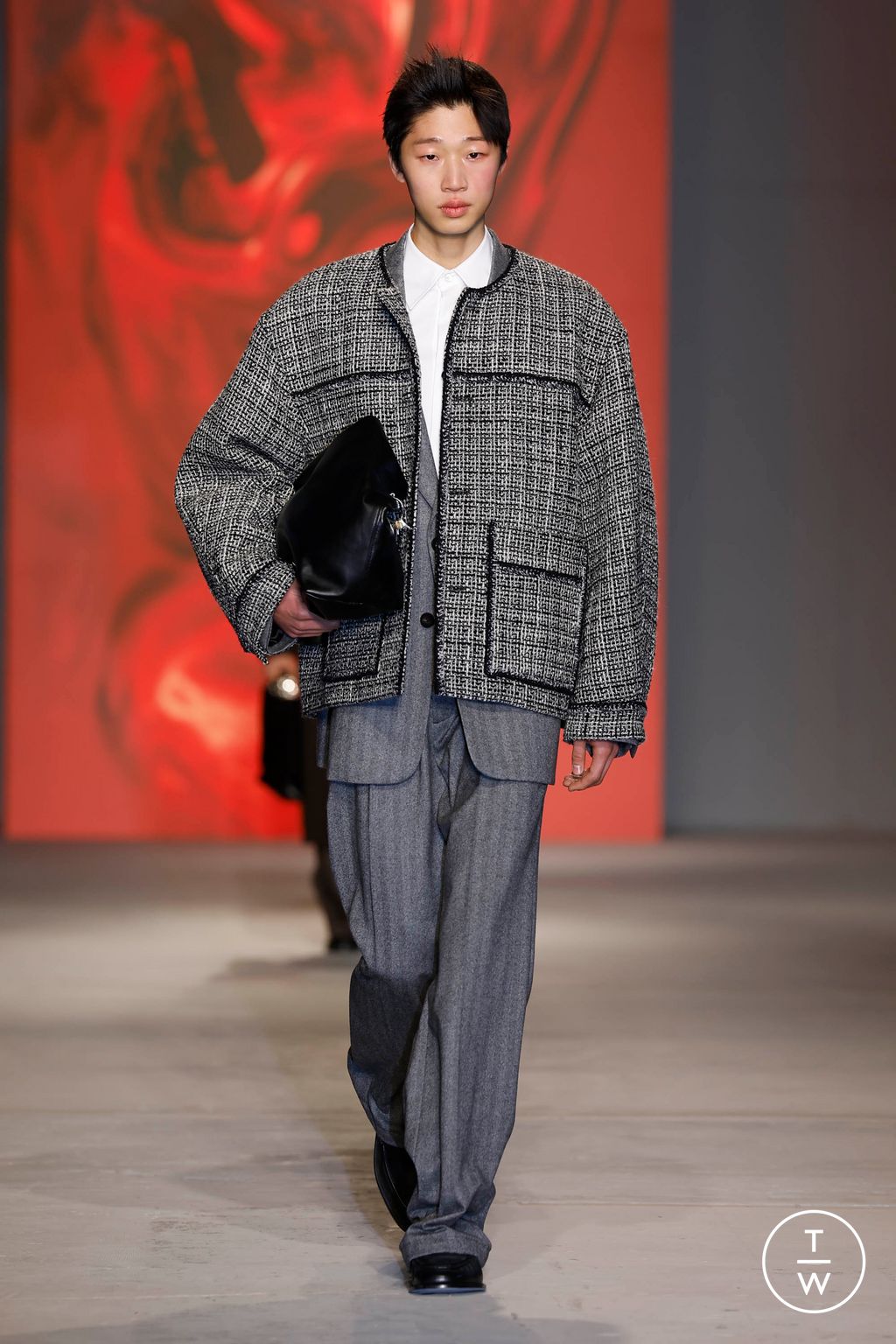 Fashion Week Paris Fall/Winter 2024 look 1 de la collection Wooyoungmi menswear