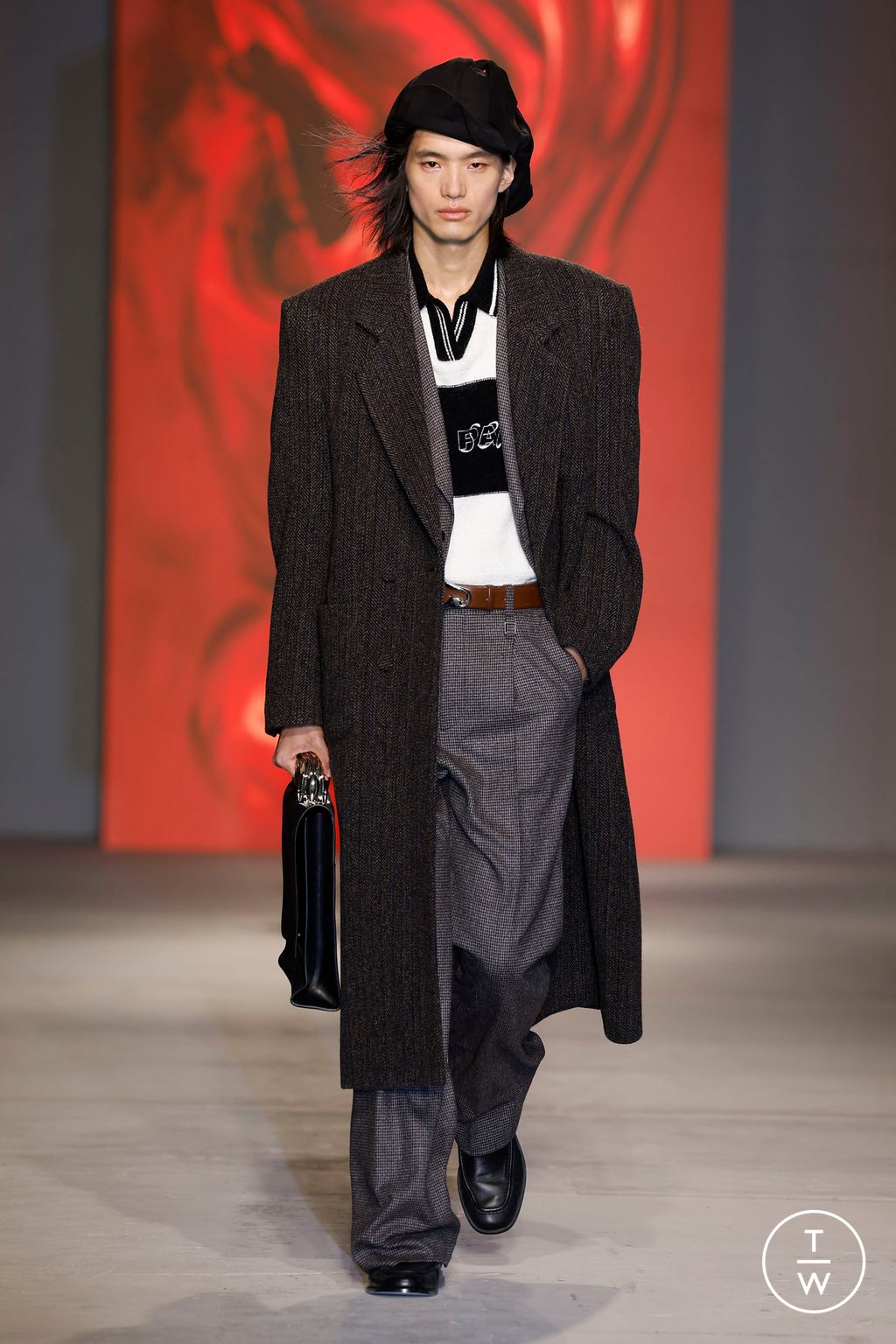 Fashion Week Paris Fall/Winter 2024 look 2 from the Wooyoungmi collection menswear
